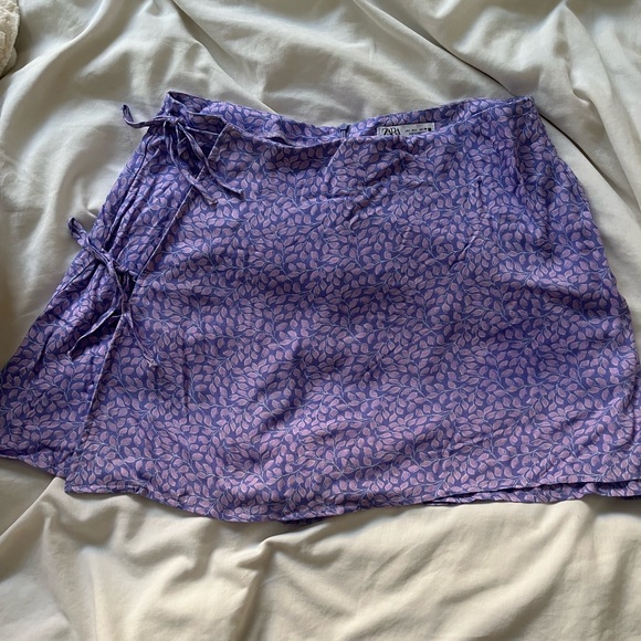 Zara Dresses & Skirts - Zara periwinkle floral skort